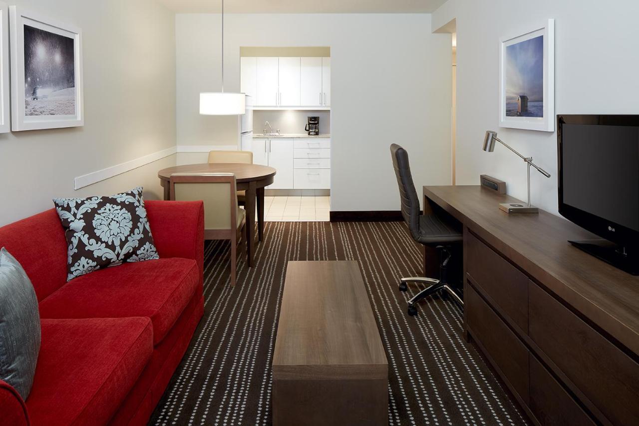 By Marriott Westmount 4* Montreal